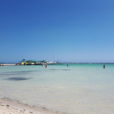 Residencial Las Palmeras De Willy Hotel Boca Chica Exterior photo